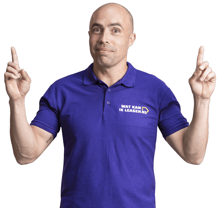 Man in paars t-shirt met opdruk logo van watkanikleasen, die met beide handen omhoog wijst